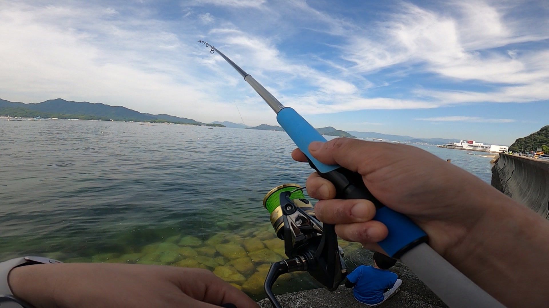 釣り場でのエサ付け作業